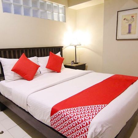 Oyo 103 Artina Suites Hotel Makati City Exterior foto