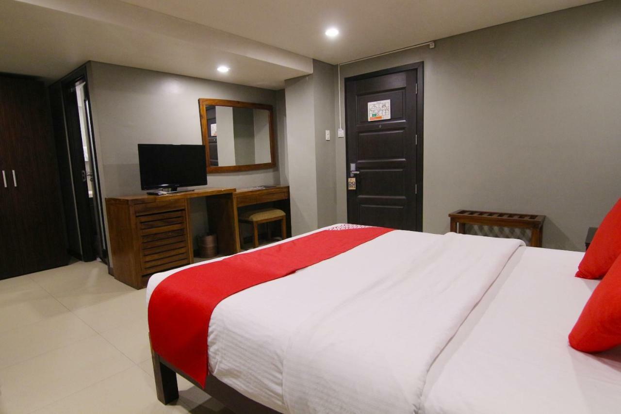 Oyo 103 Artina Suites Hotel Makati City Exterior foto